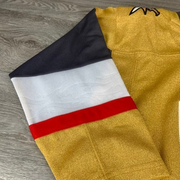 Kids Las Vegas Golden Knight NHL hockey jersey size small/medium - Picture 4 of 11